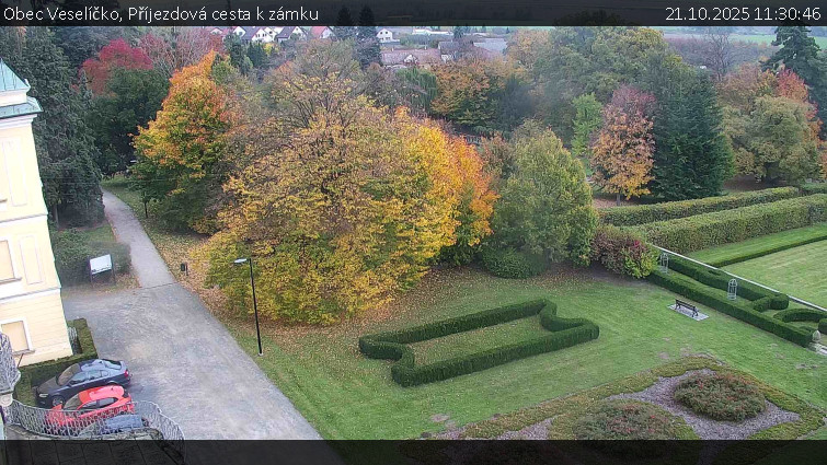 Obec Veselíčko - Příjezdová cesta k zámku - 21.10.2025 v 11:30 Obec Veselíčko - Příjezdová cesta k zámku - 21.10.2025 v 11:30