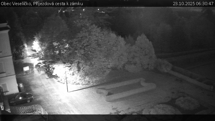 Obec Veselíčko - Příjezdová cesta k zámku - 23.10.2025 v 06:30 Obec Veselíčko - Příjezdová cesta k zámku - 23.10.2025 v 06:30