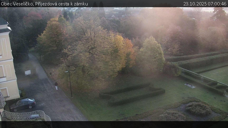 Obec Veselíčko - Příjezdová cesta k zámku - 23.10.2025 v 07:00 Obec Veselíčko - Příjezdová cesta k zámku - 23.10.2025 v 07:00