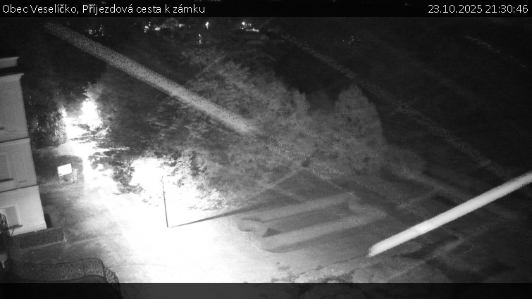 Obec Veselíčko - Příjezdová cesta k zámku - 23.10.2025 v 21:30 Obec Veselíčko - Příjezdová cesta k zámku - 23.10.2025 v 21:30
