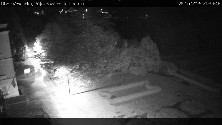 Obec Veselíčko - Příjezdová cesta k zámku - 28.10.2025 v 21:30 Obec Veselíčko - Příjezdová cesta k zámku - 28.10.2025 v 21:30
