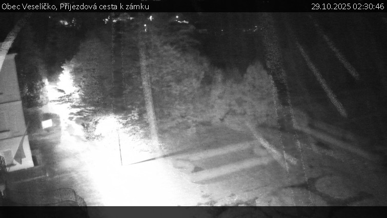 Obec Veselíčko - Příjezdová cesta k zámku - 29.10.2025 v 02:30 Obec Veselíčko - Příjezdová cesta k zámku - 29.10.2025 v 02:30