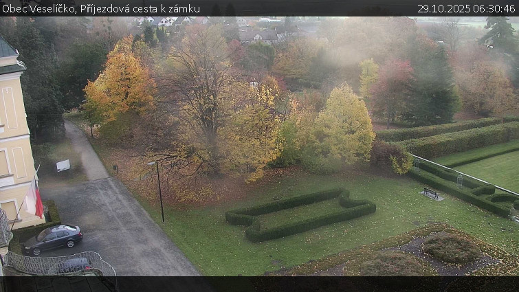 Obec Veselíčko - Příjezdová cesta k zámku - 29.10.2025 v 06:30 Obec Veselíčko - Příjezdová cesta k zámku - 29.10.2025 v 06:30