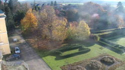 Příjezdová cesta k zámku