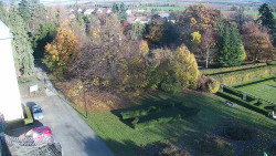 Příjezdová cesta k zámku