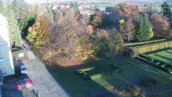 Příjezdová cesta k zámku