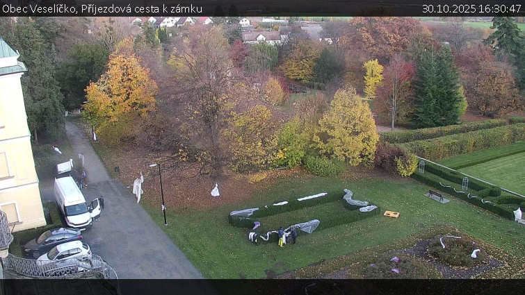 Obec Veselíčko - Příjezdová cesta k zámku - 30.10.2025 v 16:30 Obec Veselíčko - Příjezdová cesta k zámku - 30.10.2025 v 16:30
