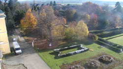 Příjezdová cesta k zámku