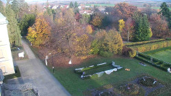 Příjezdová cesta k zámku