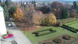 Příjezdová cesta k zámku