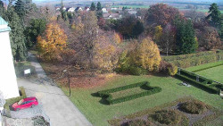 Příjezdová cesta k zámku