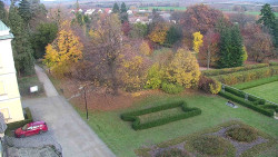 Příjezdová cesta k zámku