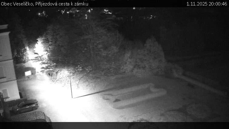 Obec Veselíčko - Příjezdová cesta k zámku - 1.11.2025 v 20:00 Obec Veselíčko - Příjezdová cesta k zámku - 1.11.2025 v 20:00