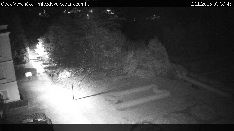 Obec Veselíčko - Příjezdová cesta k zámku - 2.11.2025 v 00:30 Obec Veselíčko - Příjezdová cesta k zámku - 2.11.2025 v 00:30
