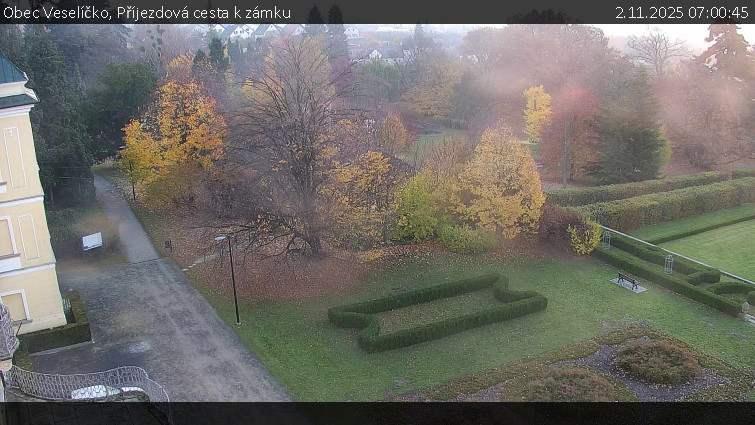 Obec Veselíčko - Příjezdová cesta k zámku - 2.11.2025 v 07:00 Obec Veselíčko - Příjezdová cesta k zámku - 2.11.2025 v 07:00