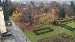 Příjezdová cesta k zámku