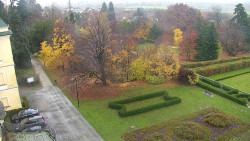 Příjezdová cesta k zámku