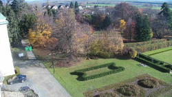 Příjezdová cesta k zámku