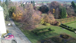 Příjezdová cesta k zámku