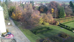 Příjezdová cesta k zámku