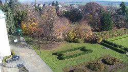 Příjezdová cesta k zámku