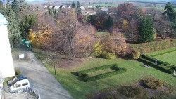 Příjezdová cesta k zámku