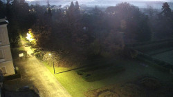 Příjezdová cesta k zámku