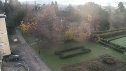 Příjezdová cesta k zámku