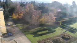 Příjezdová cesta k zámku