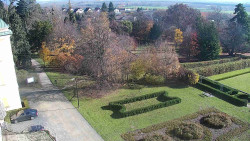 Příjezdová cesta k zámku