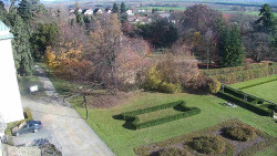 Příjezdová cesta k zámku