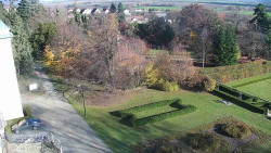 Příjezdová cesta k zámku