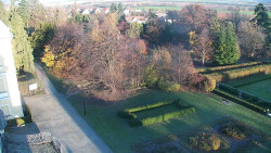 Příjezdová cesta k zámku