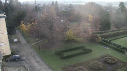 Příjezdová cesta k zámku