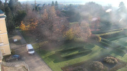 Příjezdová cesta k zámku