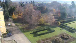 Příjezdová cesta k zámku