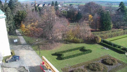 Příjezdová cesta k zámku