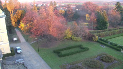 Příjezdová cesta k zámku