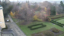 Příjezdová cesta k zámku