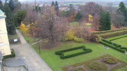 Příjezdová cesta k zámku