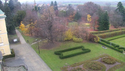 Příjezdová cesta k zámku