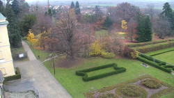 Příjezdová cesta k zámku