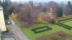 Příjezdová cesta k zámku