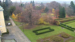 Příjezdová cesta k zámku