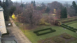 Příjezdová cesta k zámku