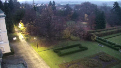 Příjezdová cesta k zámku