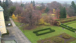 Příjezdová cesta k zámku