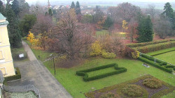 Příjezdová cesta k zámku