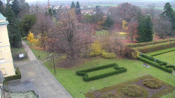 Příjezdová cesta k zámku