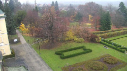 Příjezdová cesta k zámku